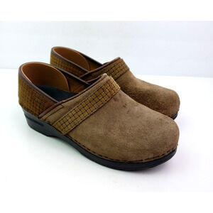 Sanita Womens Size EU 38 US 7 Tan Brown Suede Slip On Clog Shoes